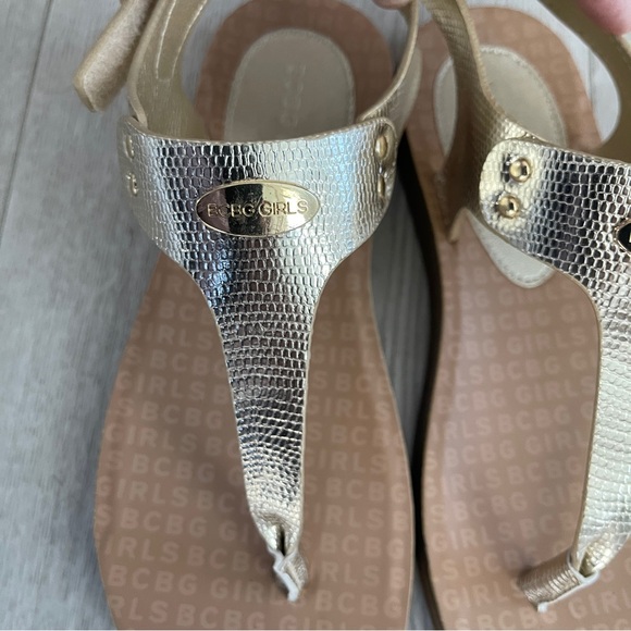 Sandals BCBG Girls metallic gold color size 2 - Picture 3 of 9